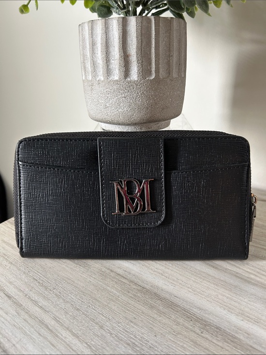 Badgley Mischka Handbags - Badgley Mischka black Textured Wallet with Metallic BM Logo